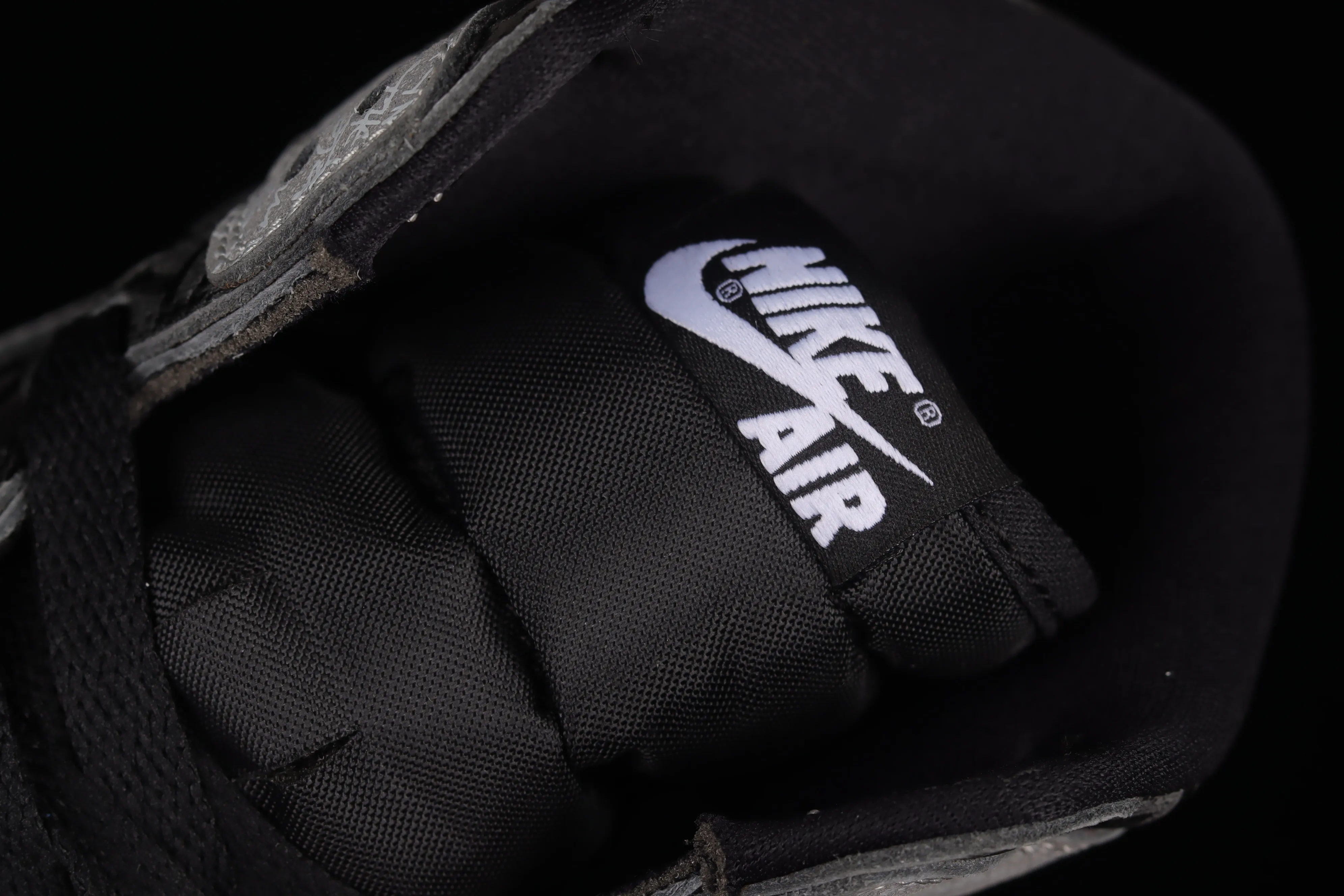 All categories Air Jordan Jordan series basketball shoes Air Jordan 1 High Pure original version Air Jordan 1 High OG "Rebellionaire" AJ1 Joe 1 black and gray banned "Rebelionaire" high-top basketball shoes 555088-036